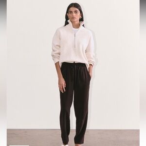 Everlane black tapered pant in butterlite Tencel lyocel size XS new